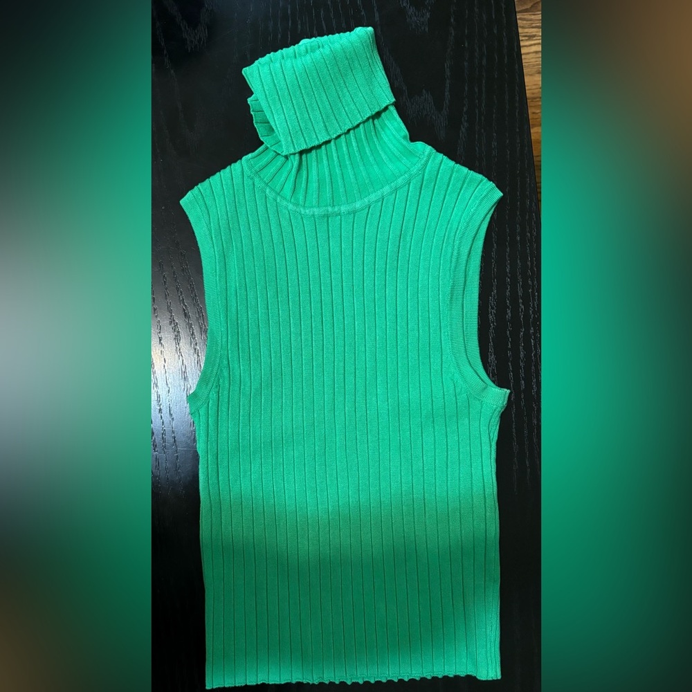 💚 Zara ribbed sleeveless turtleneck neck. Woman size small in beautiful green